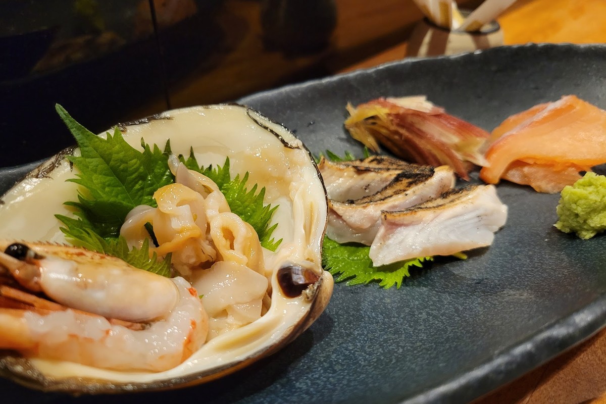 ランチで人気の新鮮海鮮丼
